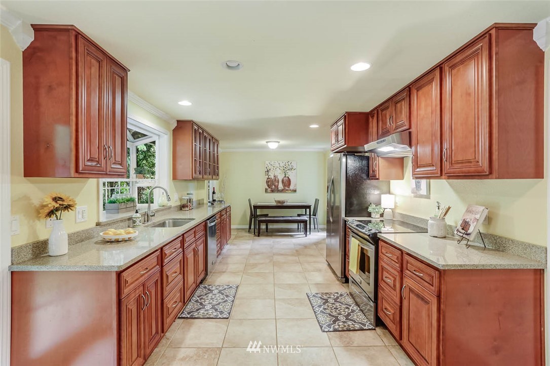 15764 Southeast 166th Place Renton, WA 98058 - Photo 8 of 30