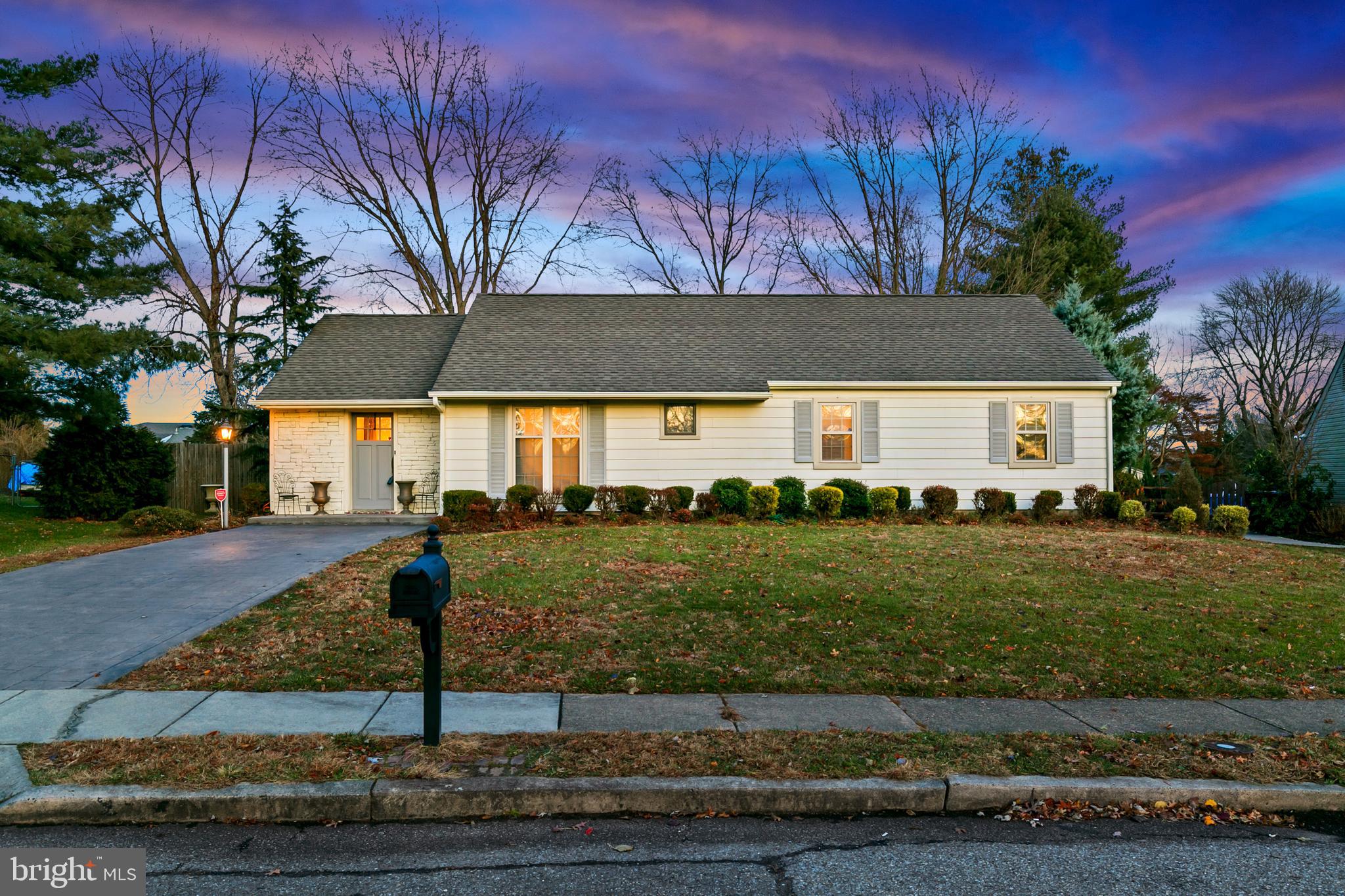 220 Paddock Way Delran, NJ 08075 - Photo 1 of 27 Charming curb appeal