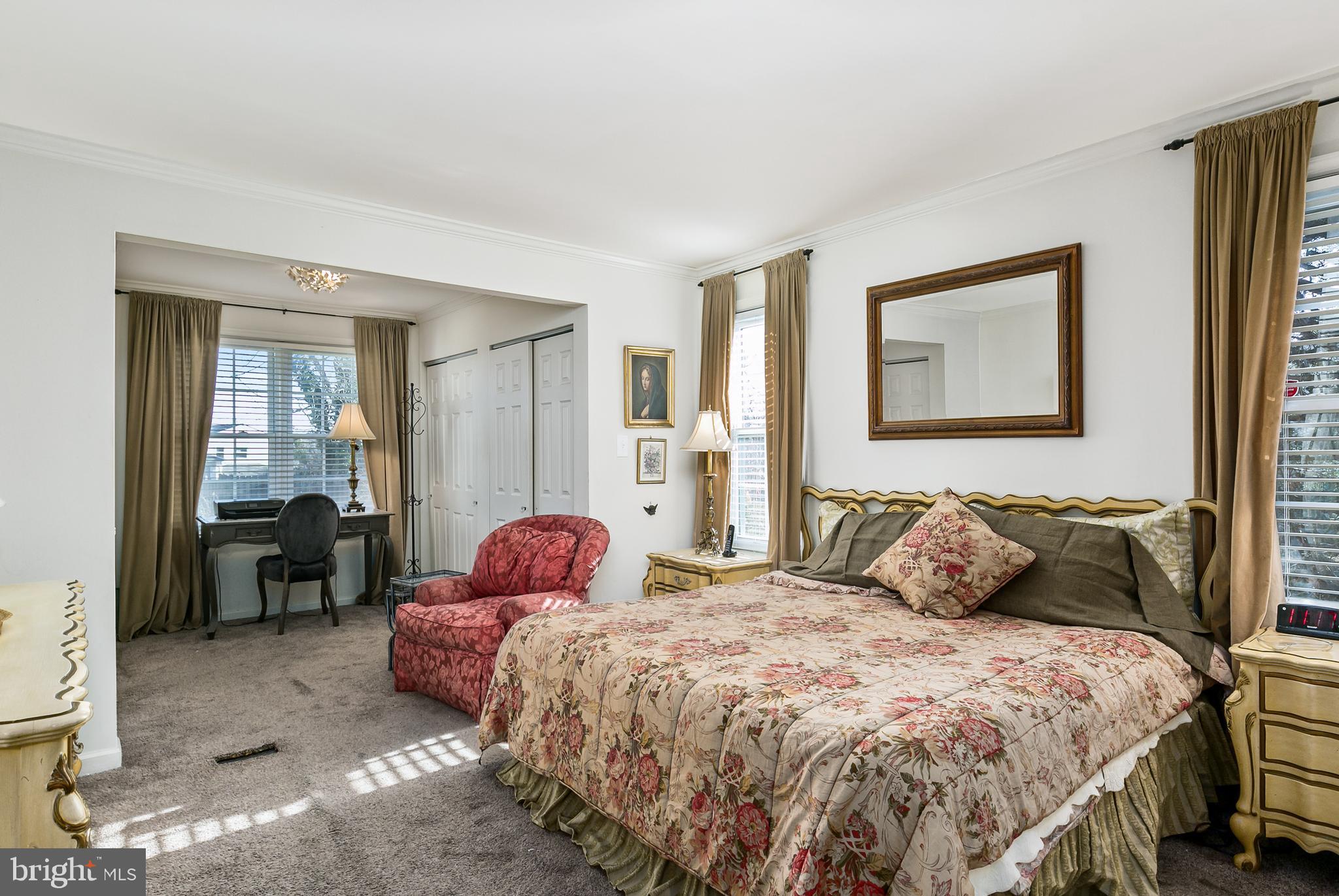 220 Paddock Way Delran, NJ 08075 - Photo 16 of 27 Oversized Master bedroom w/ sitting area