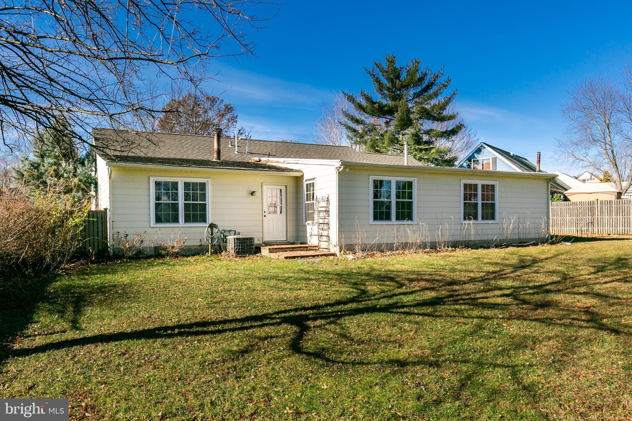 220 Paddock Way Delran, NJ 08075 - Photo 23 of 27 Back yard w/ 6' privacy fence