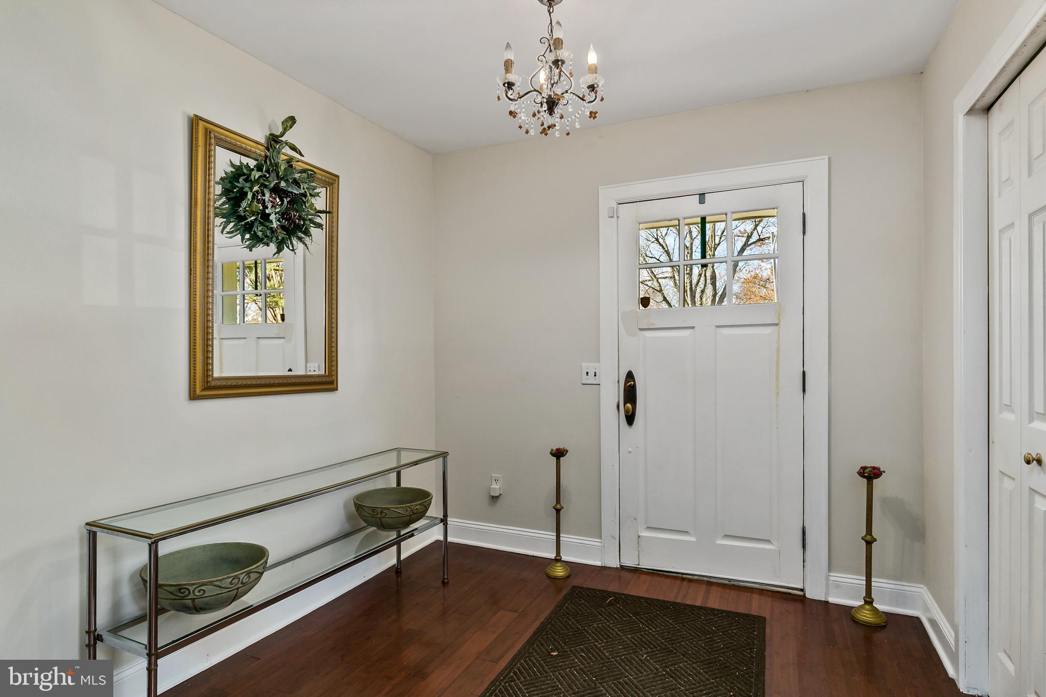 220 Paddock Way Delran, NJ 08075 - Photo 4 of 27 Spacious foyer with double coat closet