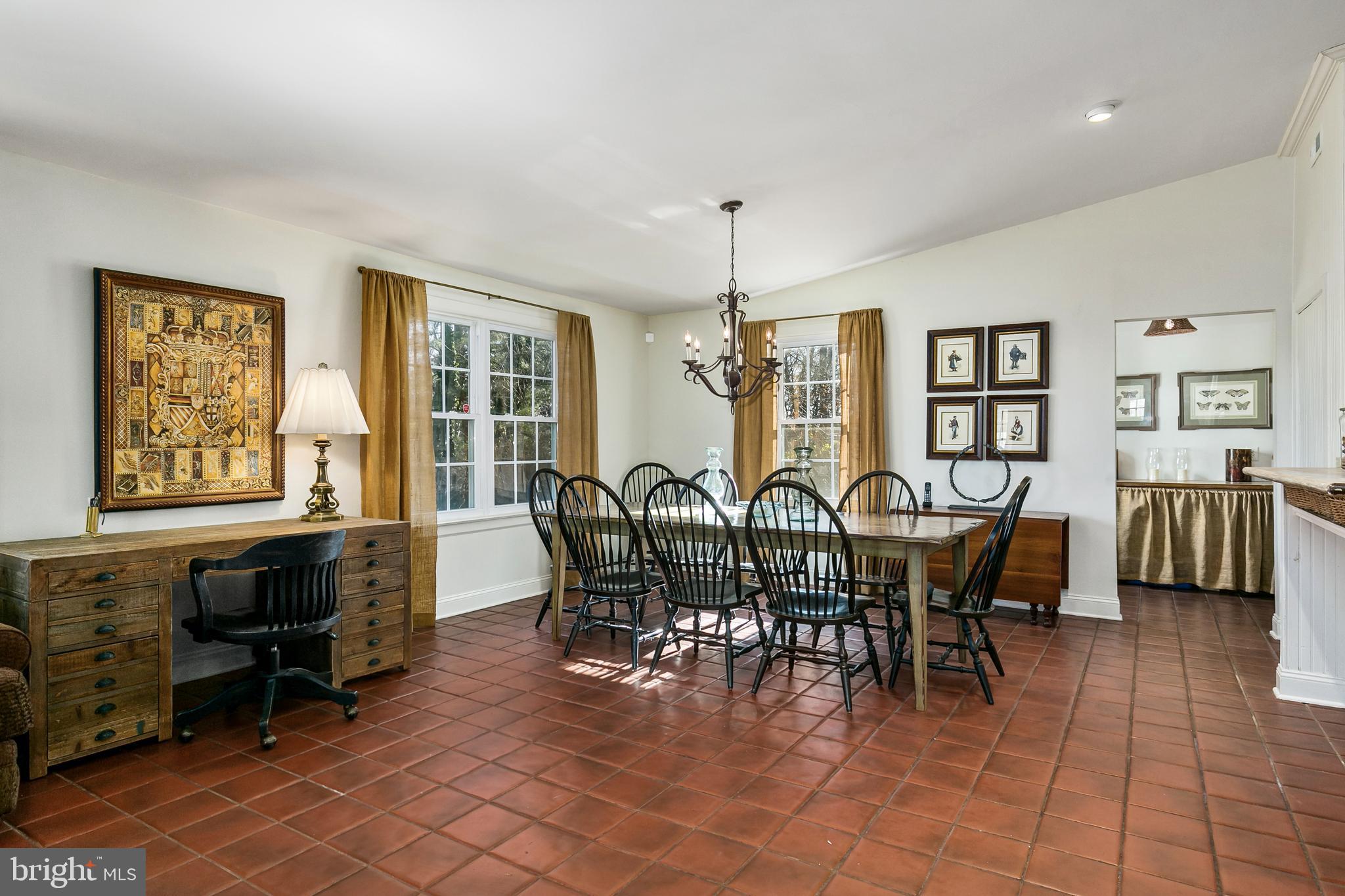 220 Paddock Way Delran, NJ 08075 - Photo 9 of 27 Oversized dining area with volume ceiling