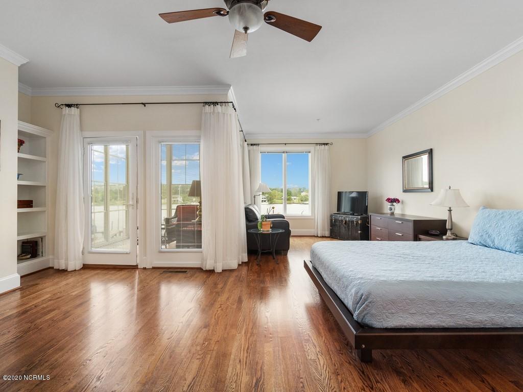 236 Blackwell Point Loop Road, Unit 2 Oriental, NC 28571 - Photo 18 of 42 017_Master Bedroom