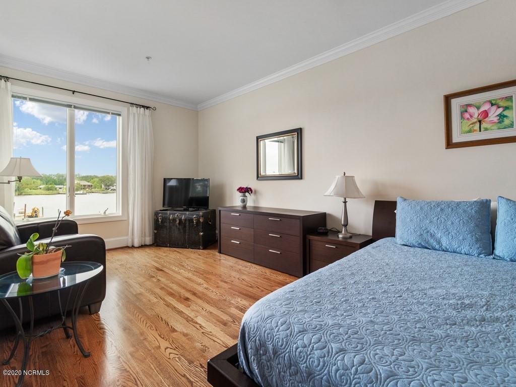 236 Blackwell Point Loop Road, Unit 2 Oriental, NC 28571 - Photo 19 of 42 018_Master Bedroom