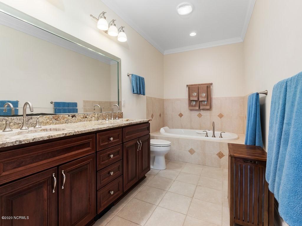 236 Blackwell Point Loop Road, Unit 2 Oriental, NC 28571 - Photo 20 of 42 019_Master Bathroom