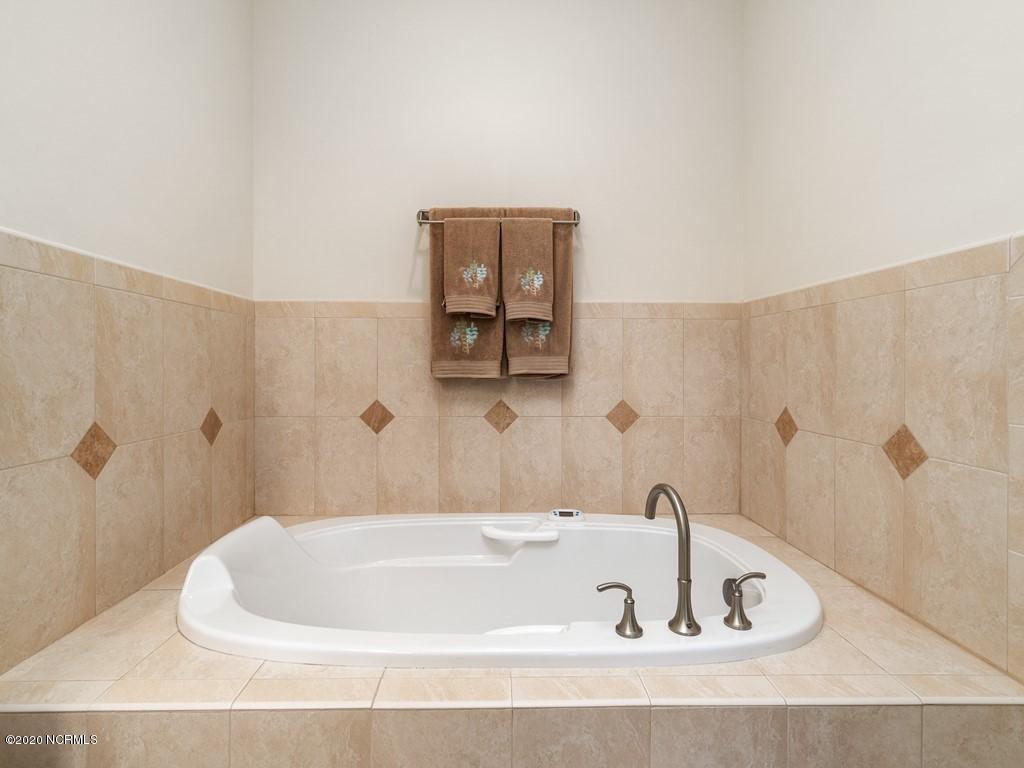 236 Blackwell Point Loop Road, Unit 2 Oriental, NC 28571 - Photo 21 of 42 020_Master Bathroom