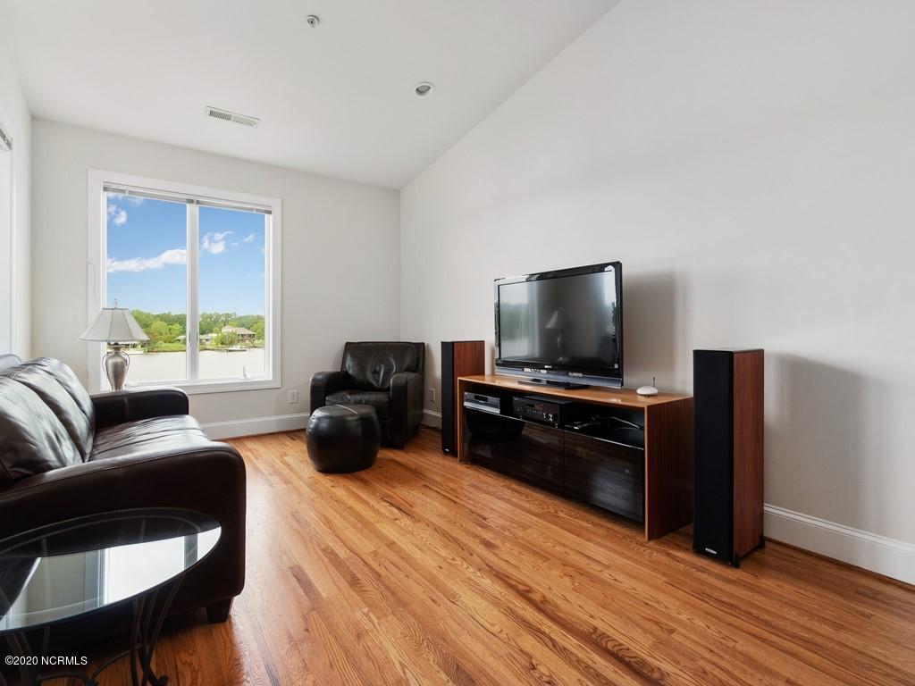 236 Blackwell Point Loop Road, Unit 2 Oriental, NC 28571 - Photo 10 of 42 009_Great Room