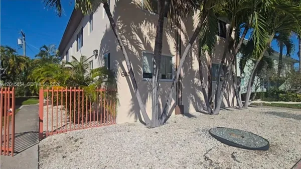$2,400 | 615 82nd Street, Unit 1, Miami Beach, FL 33141