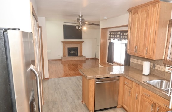 68 White Oaks Road Matteson, IL 60443 - Photo 20 of 39 a kitchen with kitchen island granite countertop a refrigerator and a sink