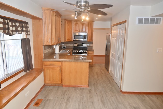68 White Oaks Road Matteson, IL 60443 - Photo 2 of 39 a kitchen with stainless steel appliances granite countertop a refrigerator a stove top oven a sink and dishwasher