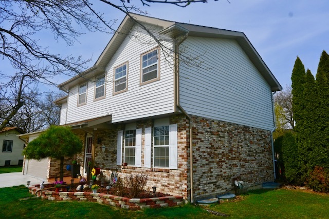 68 White Oaks Road Matteson, IL 60443 - Photo 9 of 39 a front view of a house with garden