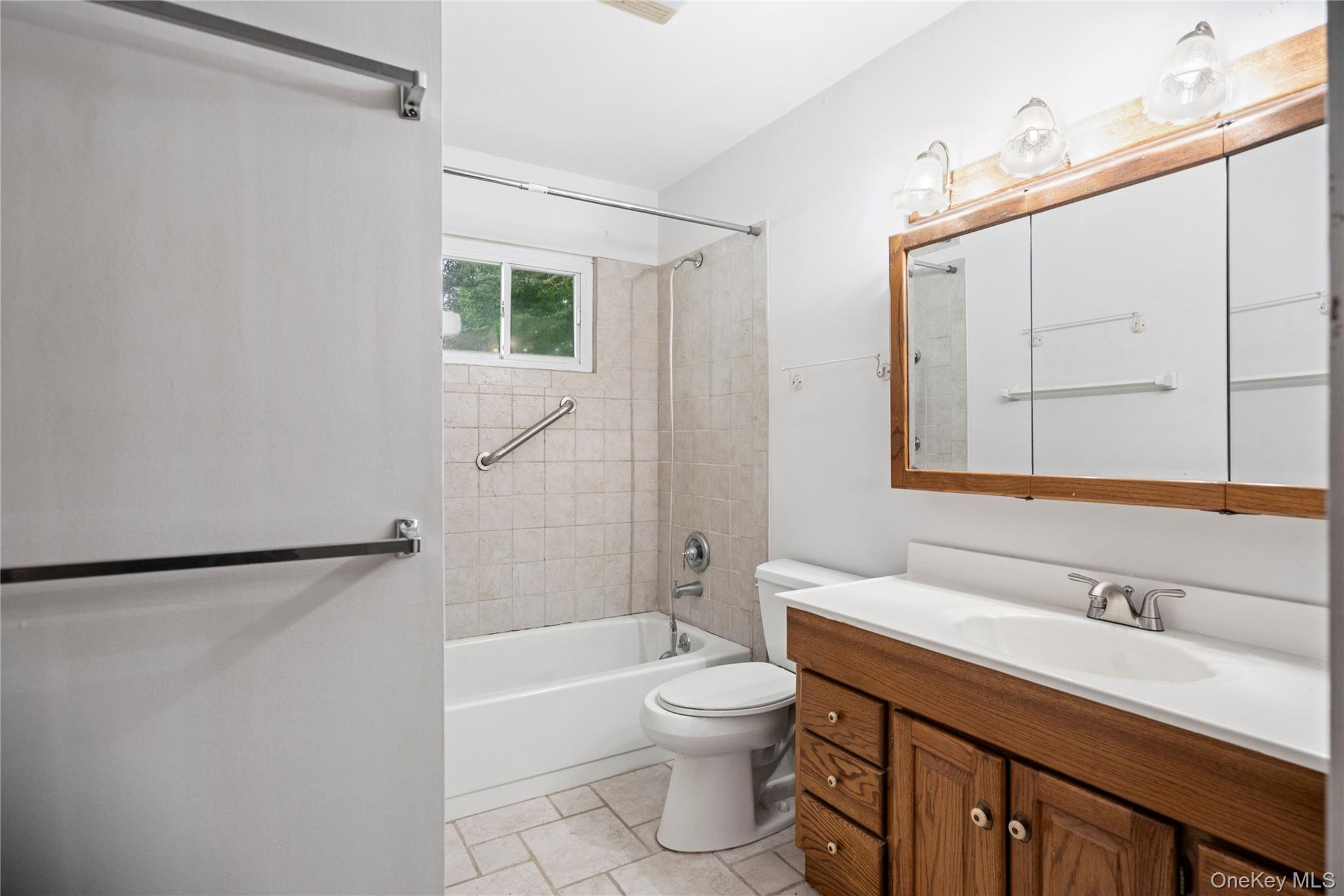 39 Wolf Hollow Road Centereach, NY 11720 - Photo 16 of 35