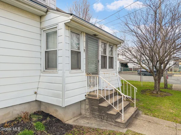 $325,000 | 3 John Street, Green Island, NY 12183