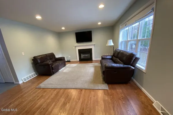 $699,000 | 59 Glenburnie Drive, Wilton, NY 12831