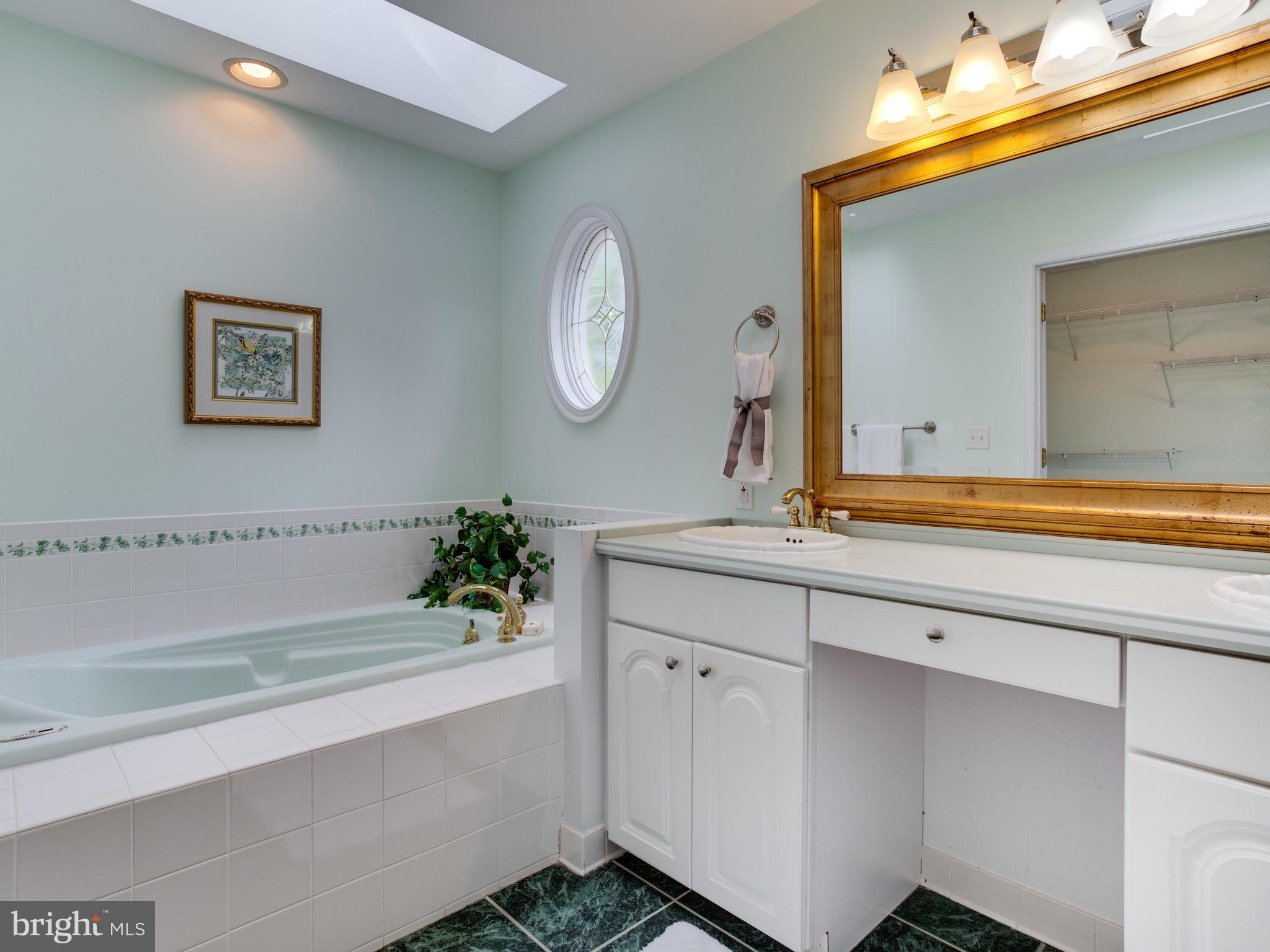34 Shorewalk Road Riva, MD 21140 - Photo 22 of 37 Master bath with dual vanities and soaking tub