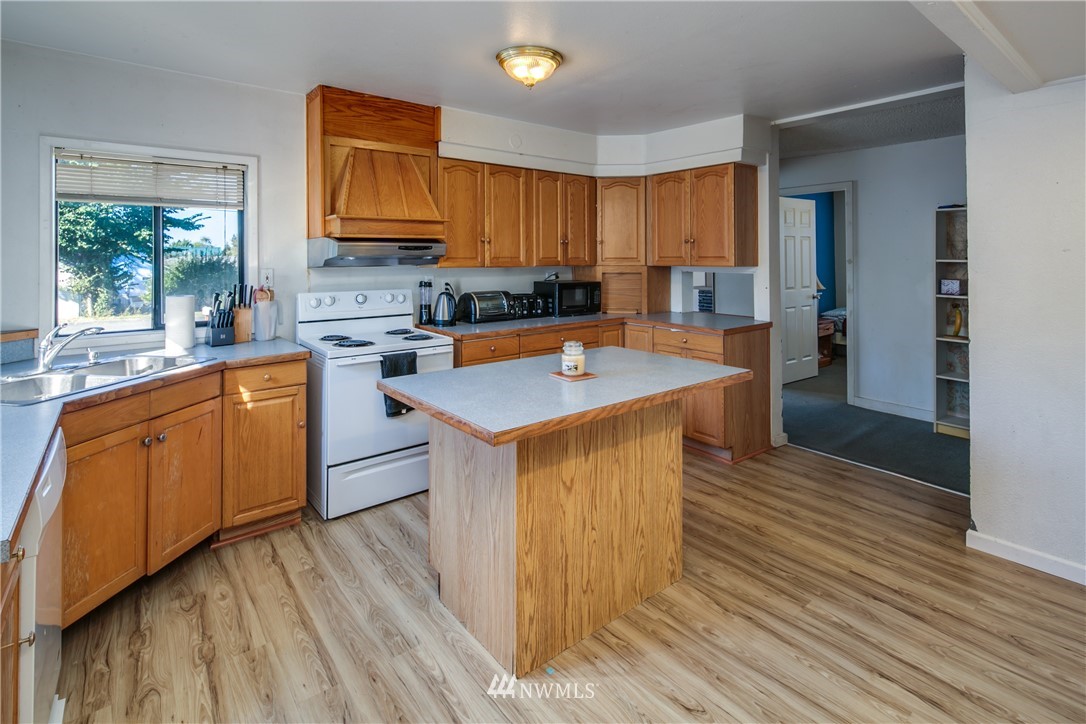 1619 32nd Street Bellingham, WA 98225 - Photo 7 of 16