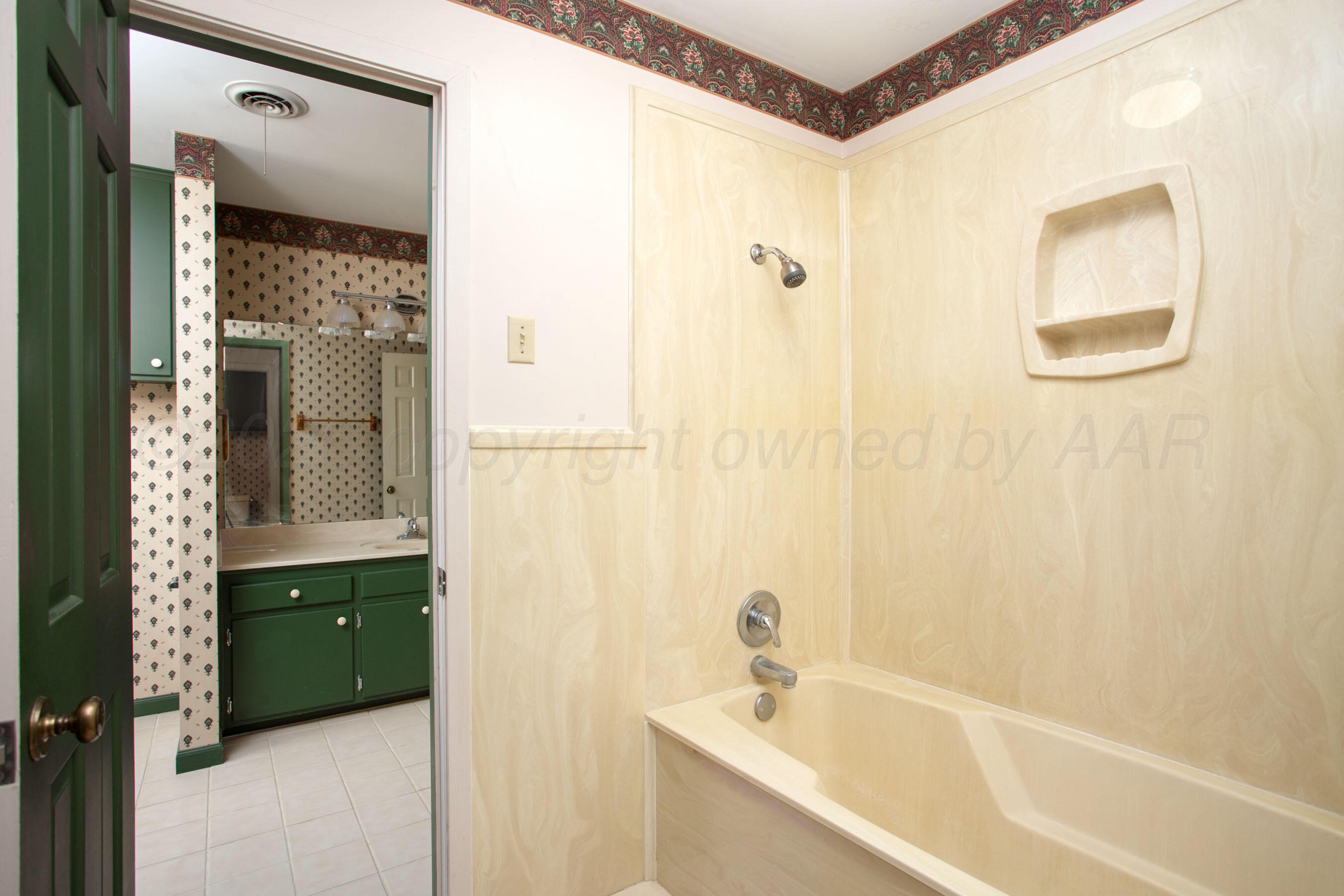 116 Dewey Avenue Amarillo, TX 79124 - Photo 24 of 35 a bathroom with a bathtub and a shower