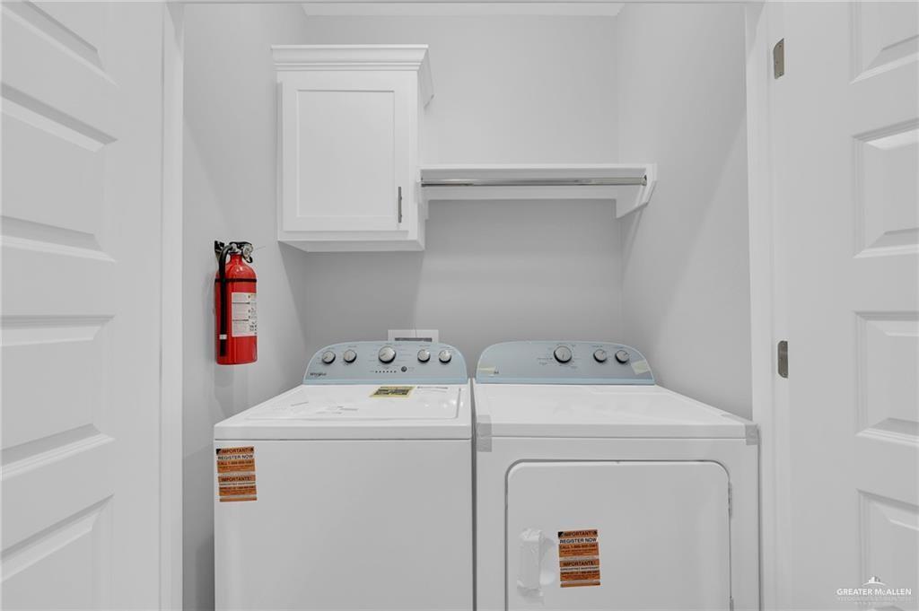 1318 San Vicente, Unit 4 Weslaco, TX 78596 - Photo 8 of 9 a utility room with dryer and washer