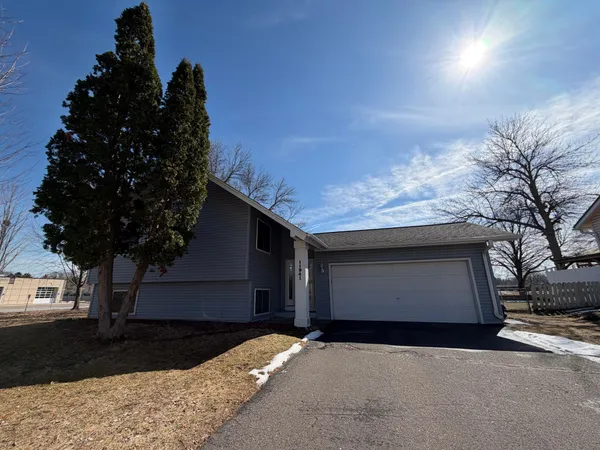 $2,700 | 11941 69th Avenue North, Maple Grove, MN 55369