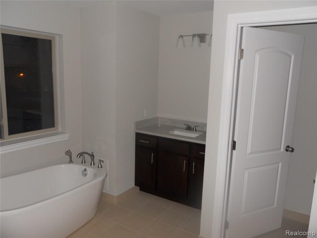 2716 Dearborn Avenue Rochester, MI 48309 - Photo 26 of 27 DSCN0394 (Large).JPG