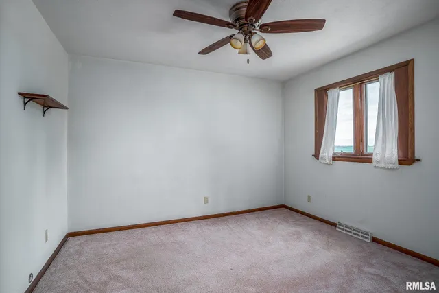 $260,000 | 500 North 7th Avenue, New Windsor, IL 61465