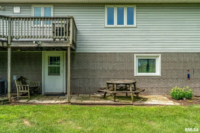 $260,000 | 500 North 7th Avenue, New Windsor, IL 61465