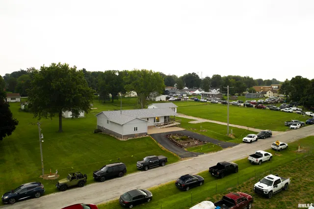 $260,000 | 500 North 7th Avenue, New Windsor, IL 61465