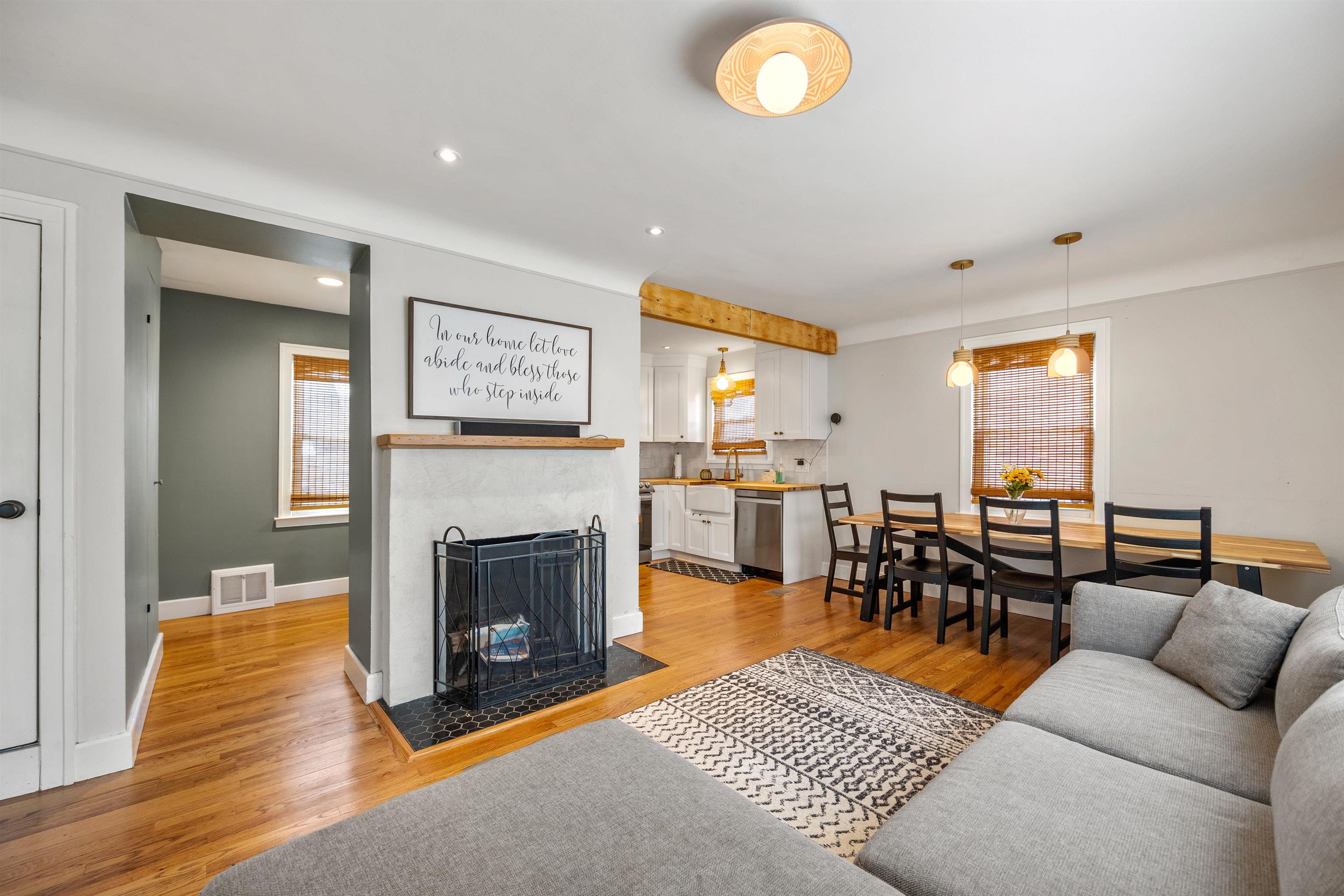 2209 Hampton Road Grosse Pointe Woods, MI 48236 - Photo 3 of 29