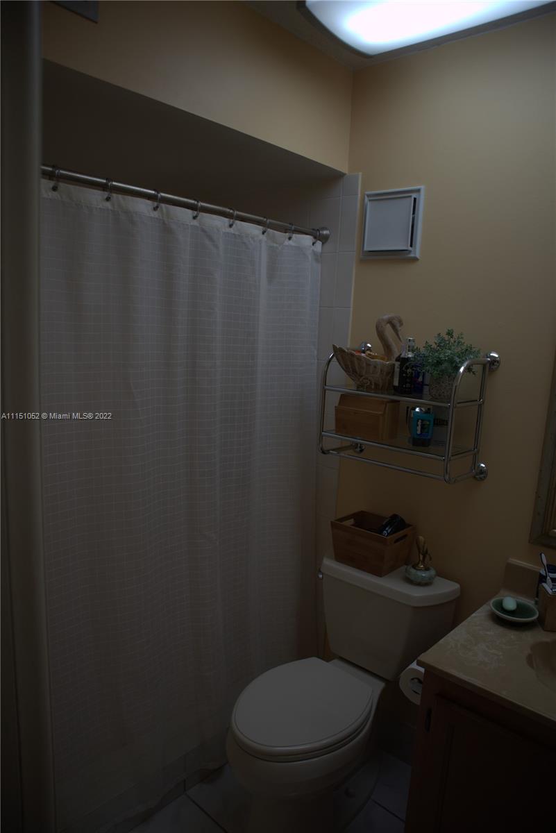 8625 Northwest 8th Street, Unit 420 Miami, FL 33126 - Photo 20 of 26 a bathroom with a toilet and a sink