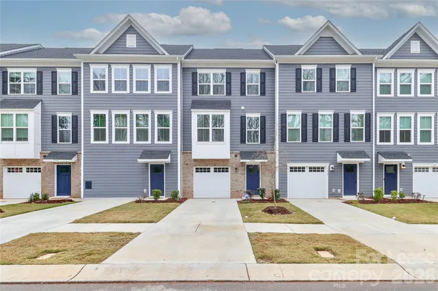 $2,300 | 5038 Springarn Court, Charlotte, NC 28208