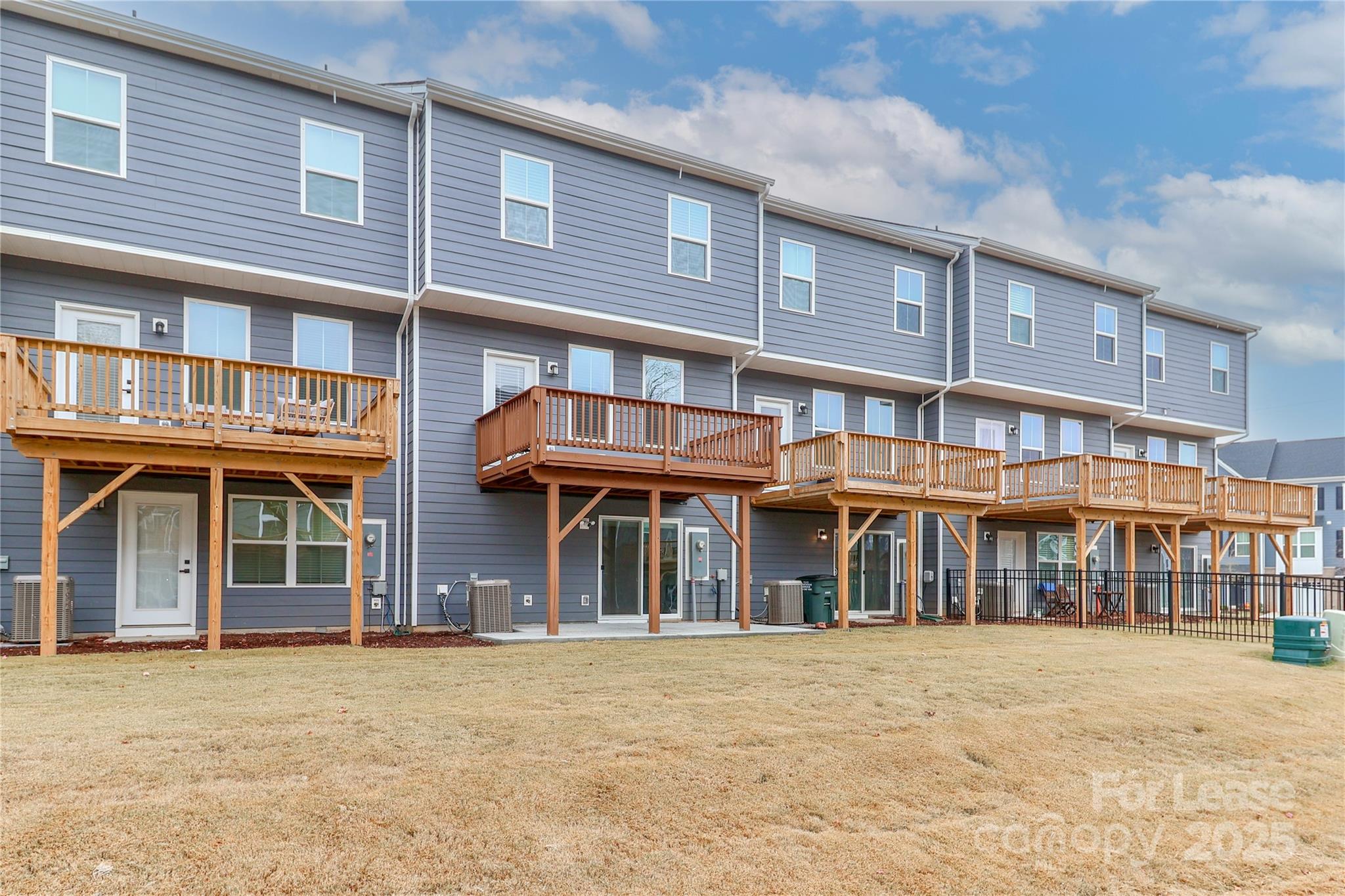 5038 Springarn Court Charlotte, NC 28208 - Photo 44 of 47 a front view of a brick building