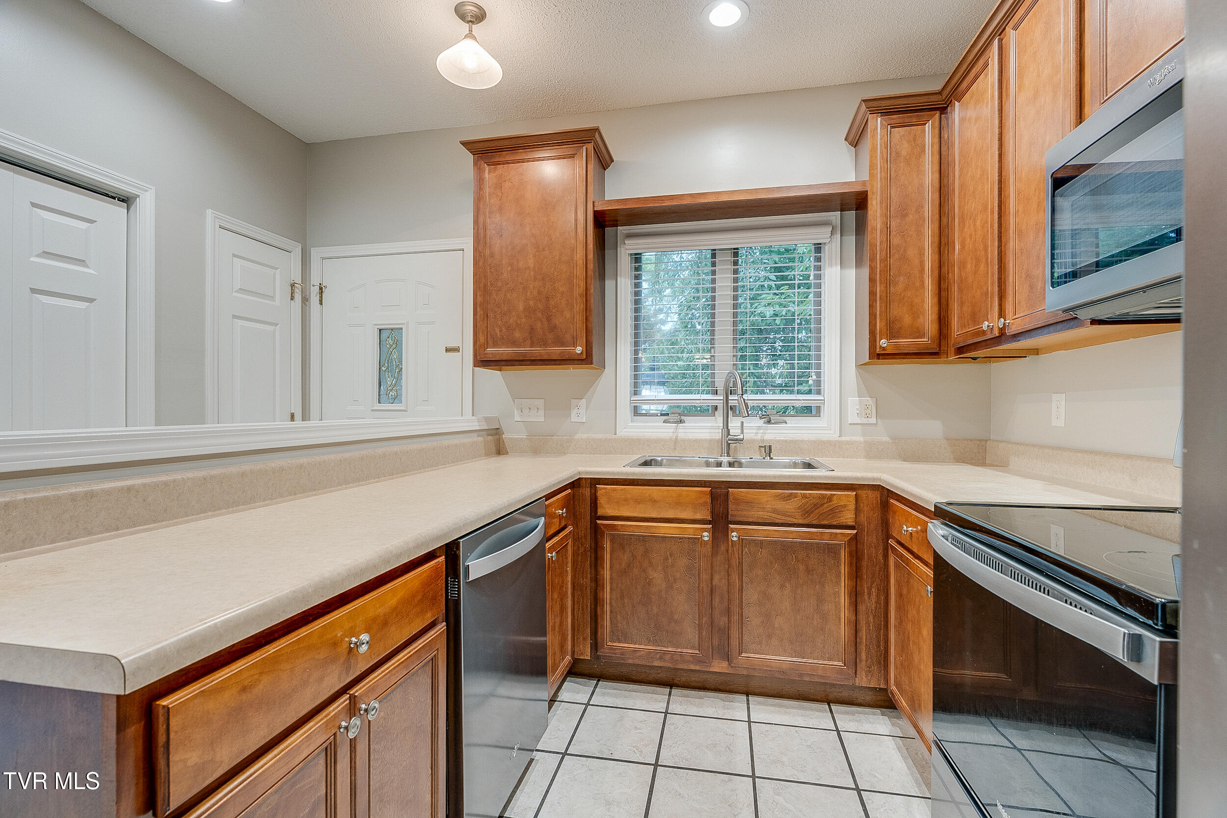 176 South Austin Springs Road, Unit 9 Johnson City, TN 37601 - Photo 13 of 27 1000010248