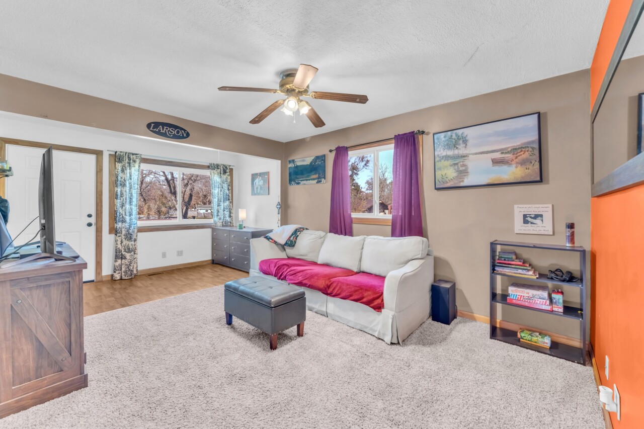2800 Mabie Street Delavan, WI 53115 - Photo 12 of 43 Living Room