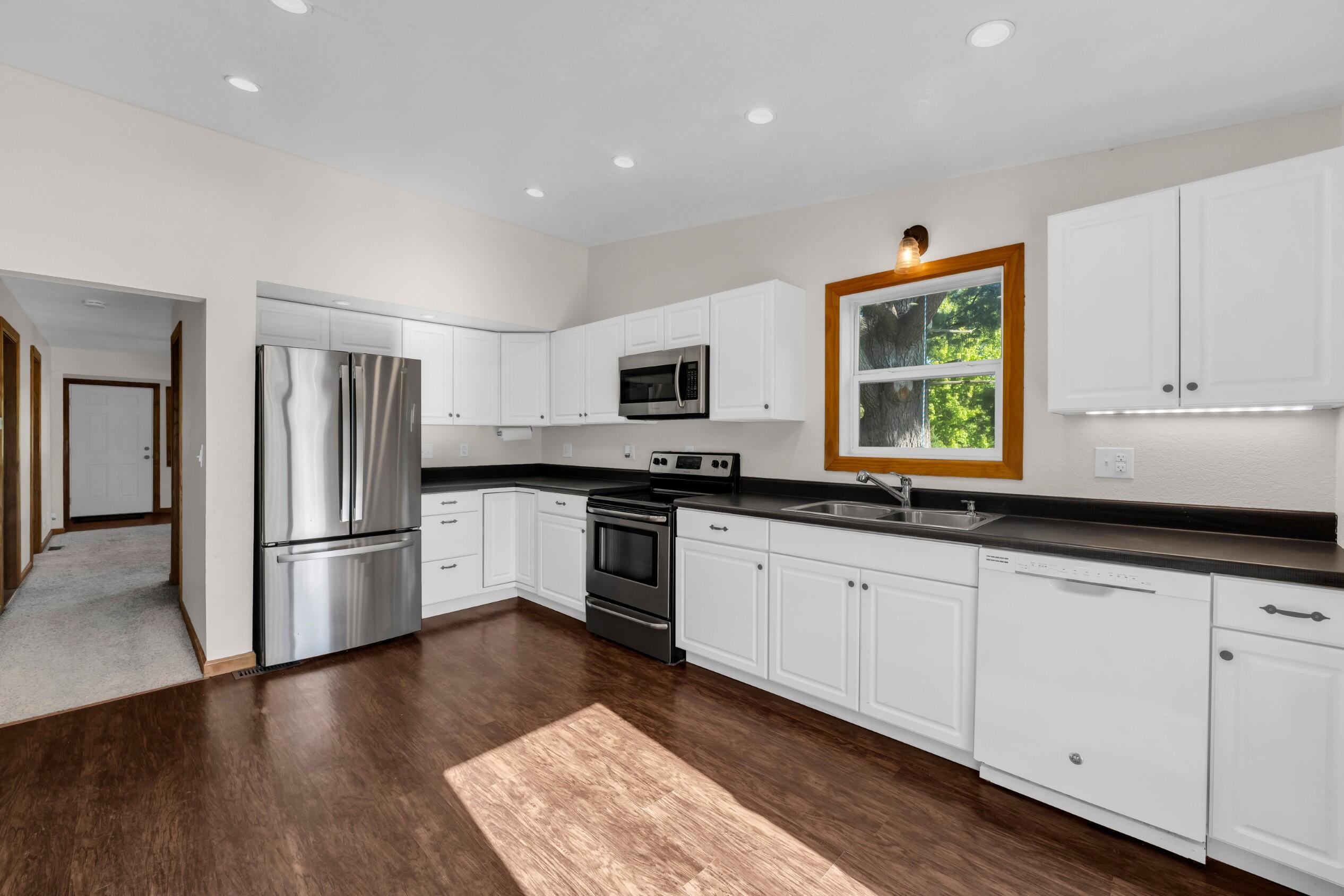 2800 Mabie Street Delavan, WI 53115 - Photo 22 of 43 Freshly painted Kitchen