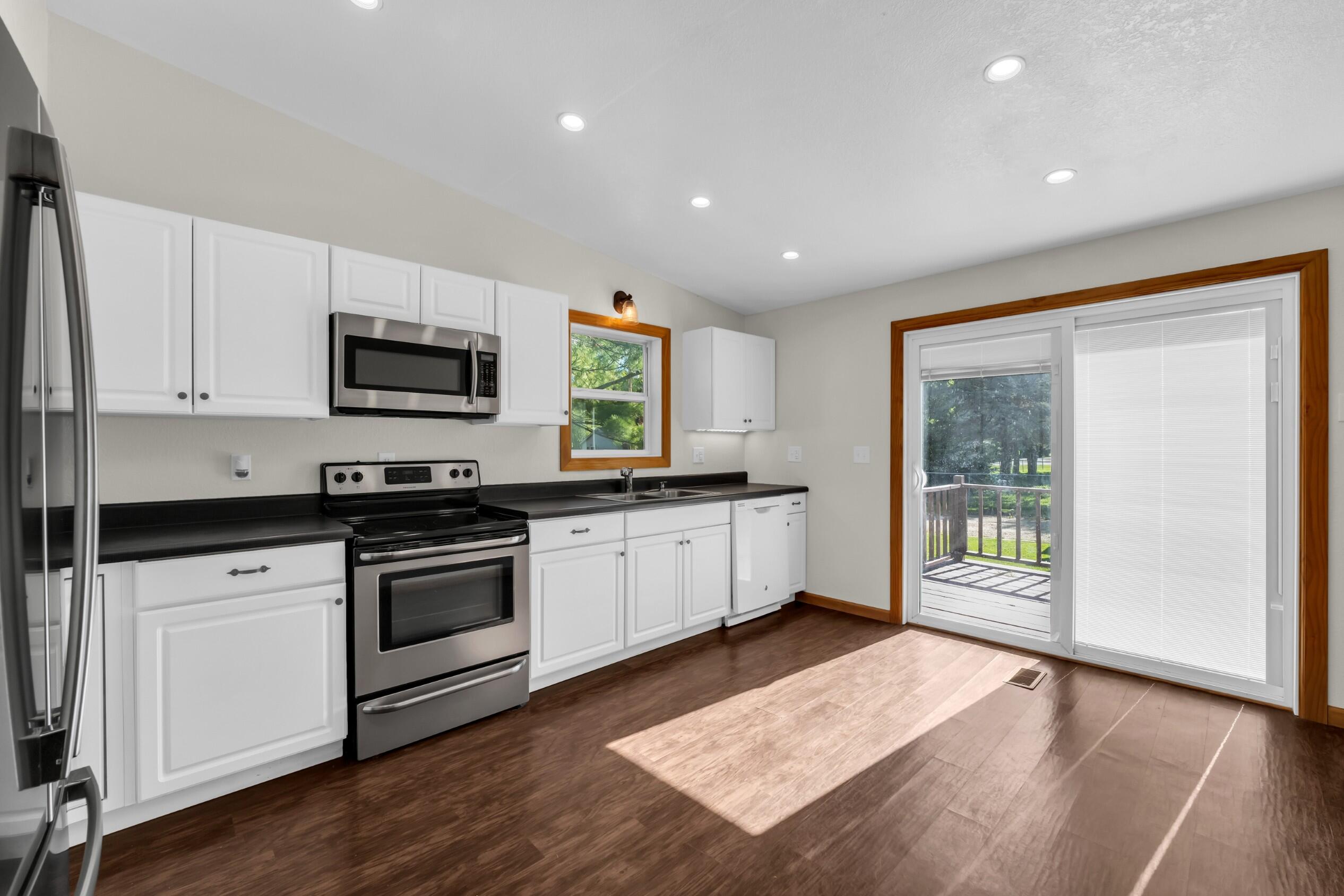 2800 Mabie Street Delavan, WI 53115 - Photo 23 of 43 Freshly painted Kitchen