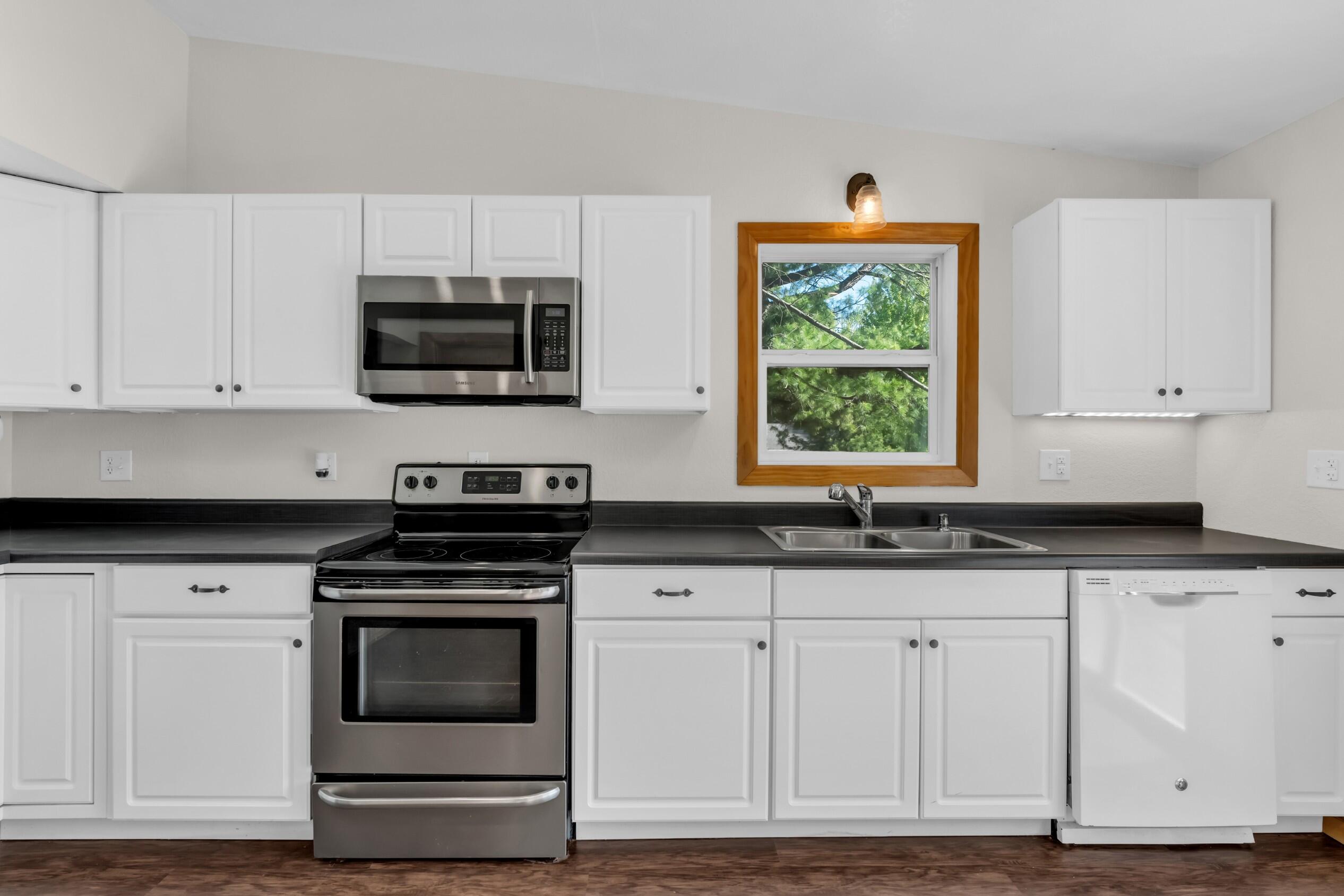 2800 Mabie Street Delavan, WI 53115 - Photo 26 of 43 Freshly painted Kitchen