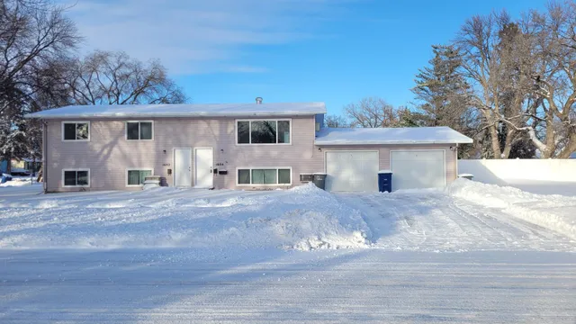 $274,900 | 1602 6th Avenue North, Moorhead, MN 56560