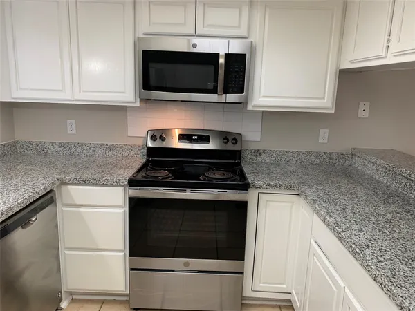 $2,199 | 2 Goldthread Court, The Woodlands, TX 77381