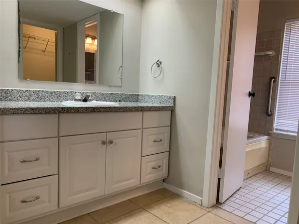 $2,199 | 2 Goldthread Court, The Woodlands, TX 77381