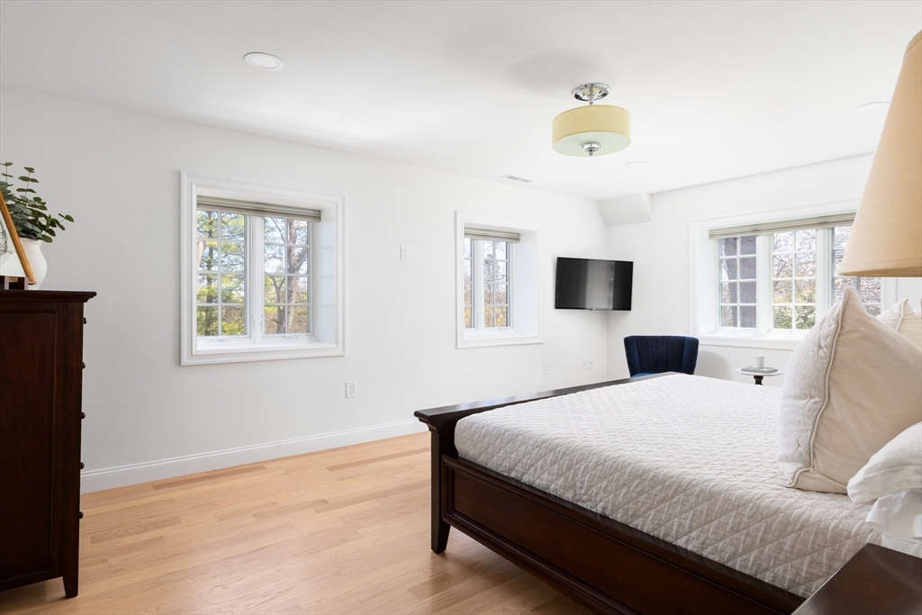 124 Chestnut Hill Road Newton, MA 02467 - Photo 11 of 27