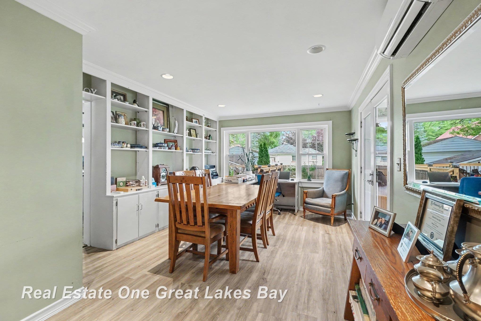 1510 Helen Street Bay City, MI 48708 - Photo 11 of 26 50213358-46bd5404-d2f3-4163-b78c-00541895f5bc.JPG
