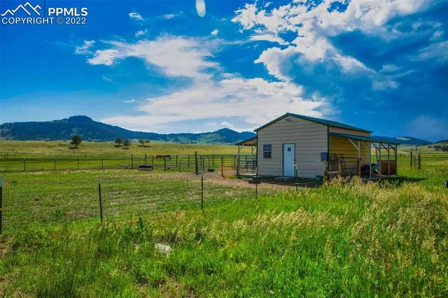 a view of an house with backyard space and garden