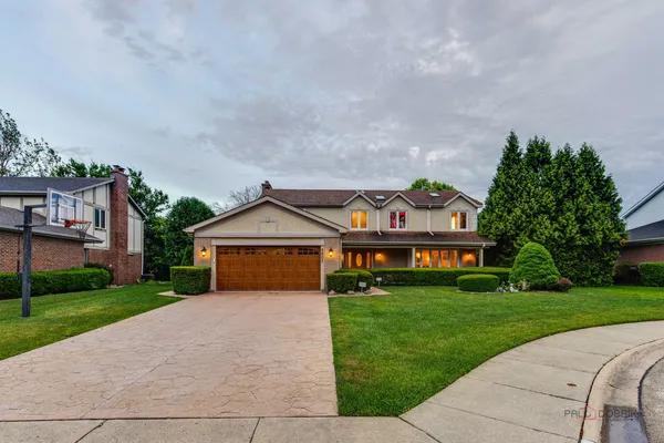 $999,000 | 3903 Kiess Drive, Glenview, IL 60026