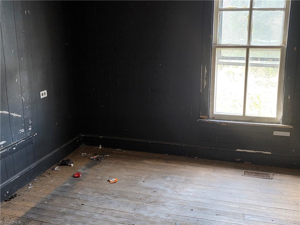 1216 Fieldcrest Road Eden, NC 27288 - Photo 4 of 16