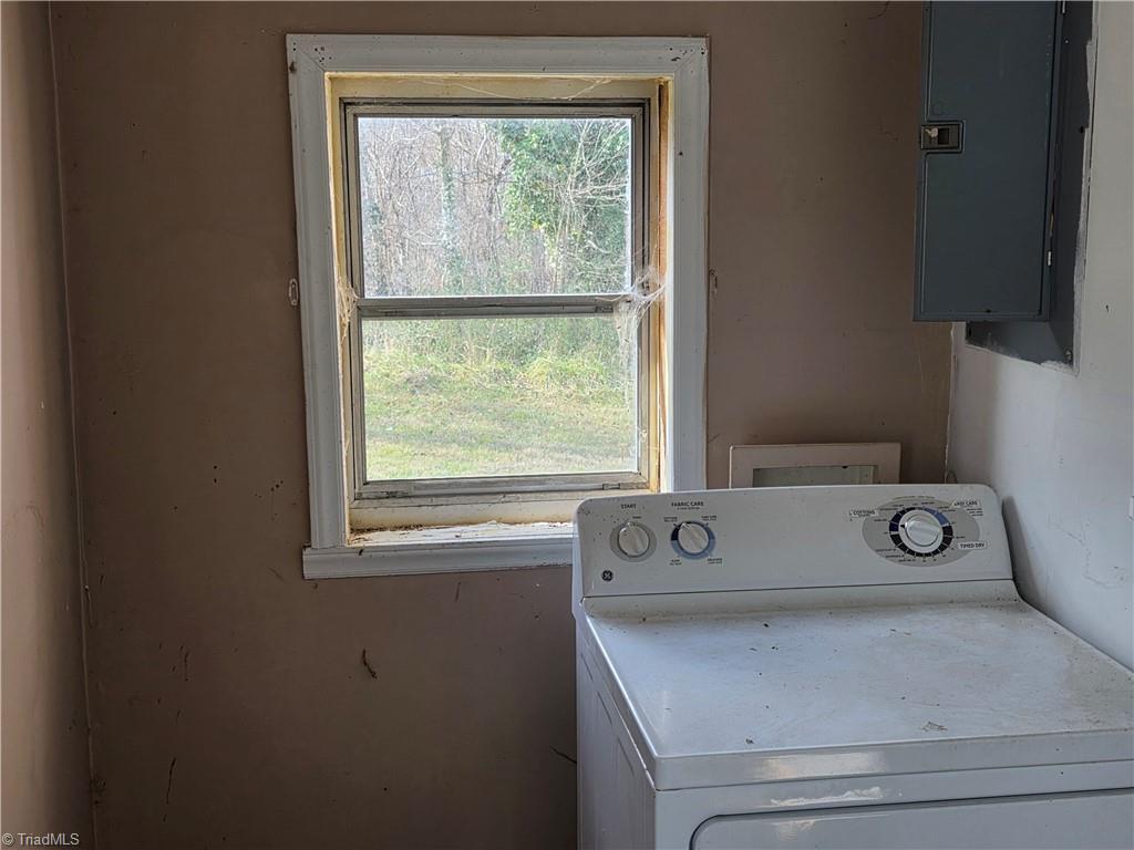 1216 Fieldcrest Road Eden, NC 27288 - Photo 5 of 16