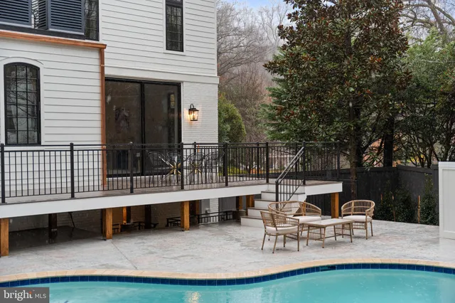 a view of a chair and table in backyard of the house