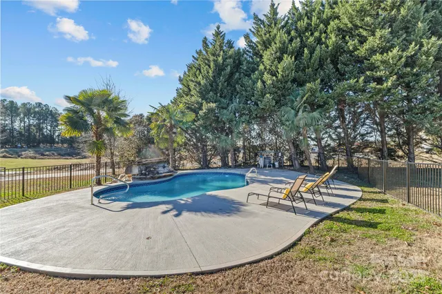 $595,500 | 2340 South Point Road, Belmont, NC 28012