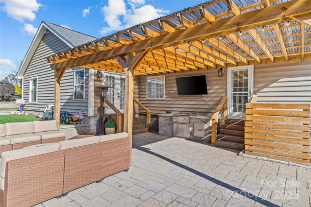 $595,500 | 2340 South Point Road, Belmont, NC 28012