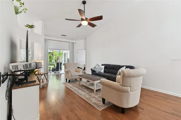 $2,400 | 4327 Murfield Drive East, Bradenton, FL 34203