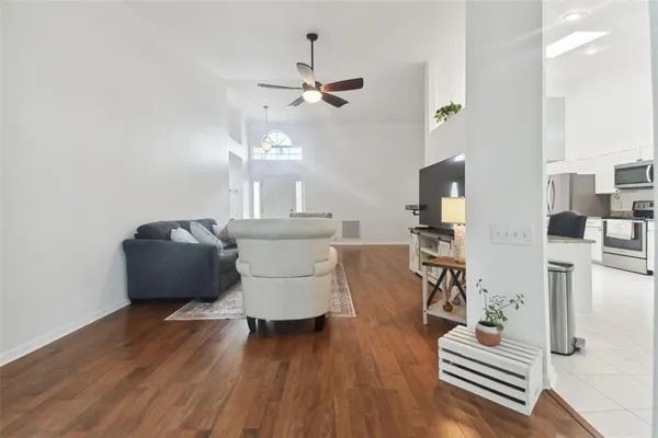 $2,400 | 4327 Murfield Drive East, Bradenton, FL 34203